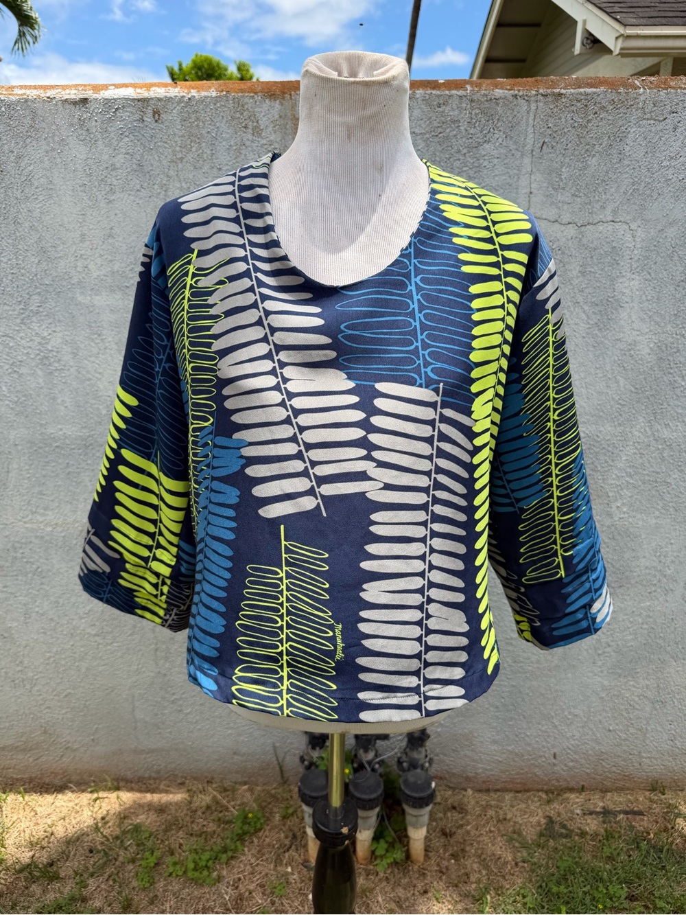 PreOwned Manuhealii Multicolored Hawaiian Blouse Women's Medium